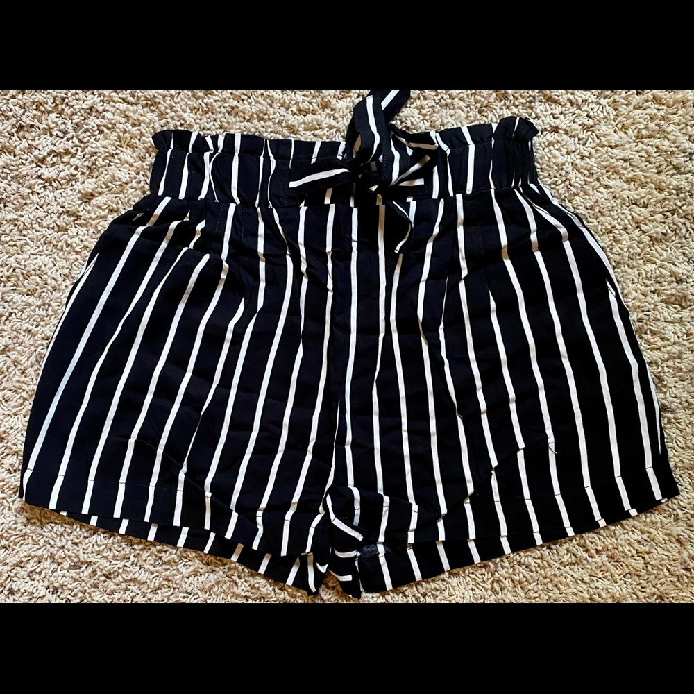 Women’s Size M Paperbag Shorts